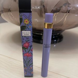Gucci Flora Gorgeous Magnolia Eau De Parfum Travel Spray 0.33 FL OZ
